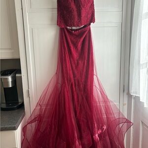 Elegant Red Lace Evening Gown
